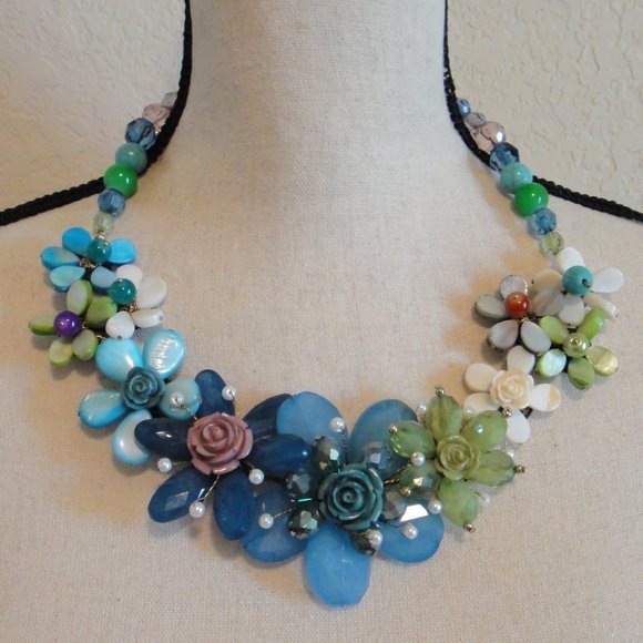 Unknown Jewelry - Floral Necklace
